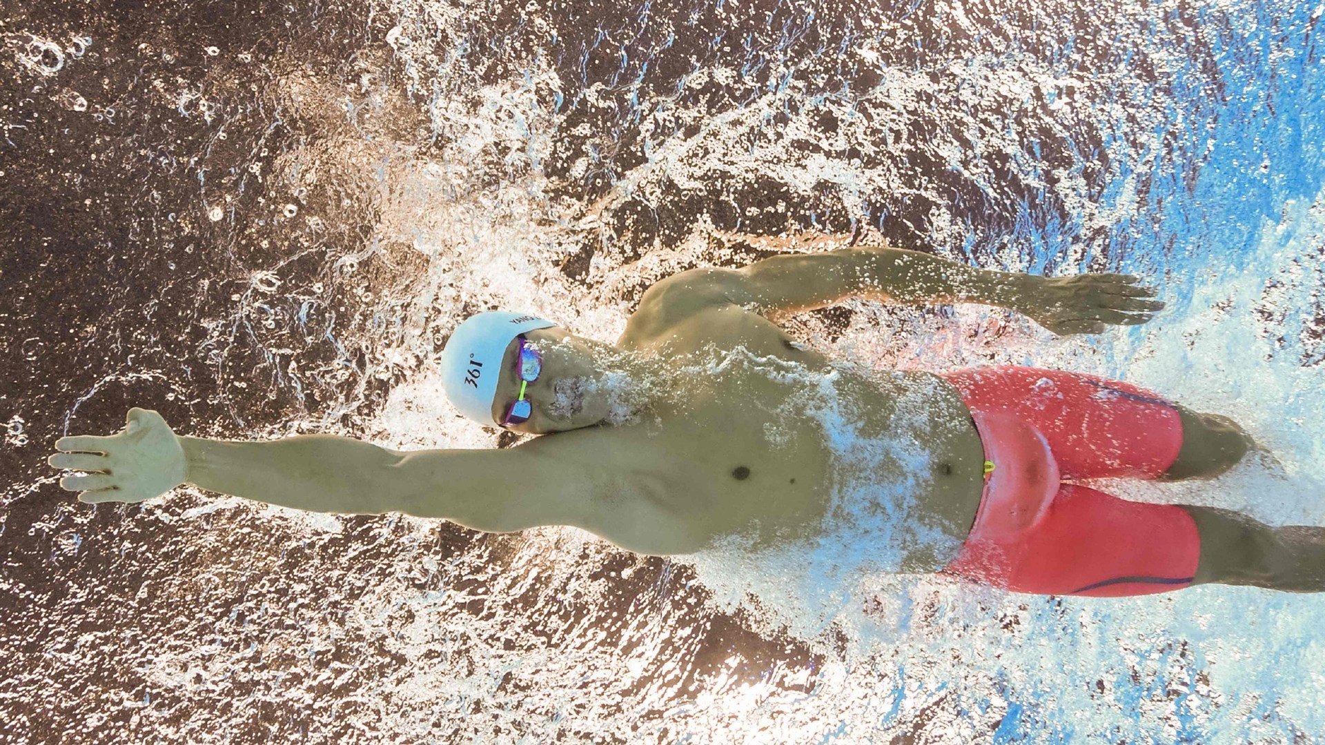 ayx世界杯2026-快船淘汰赛过关篮网，霍勒迪关键回合不手软，诠释何为大心脏