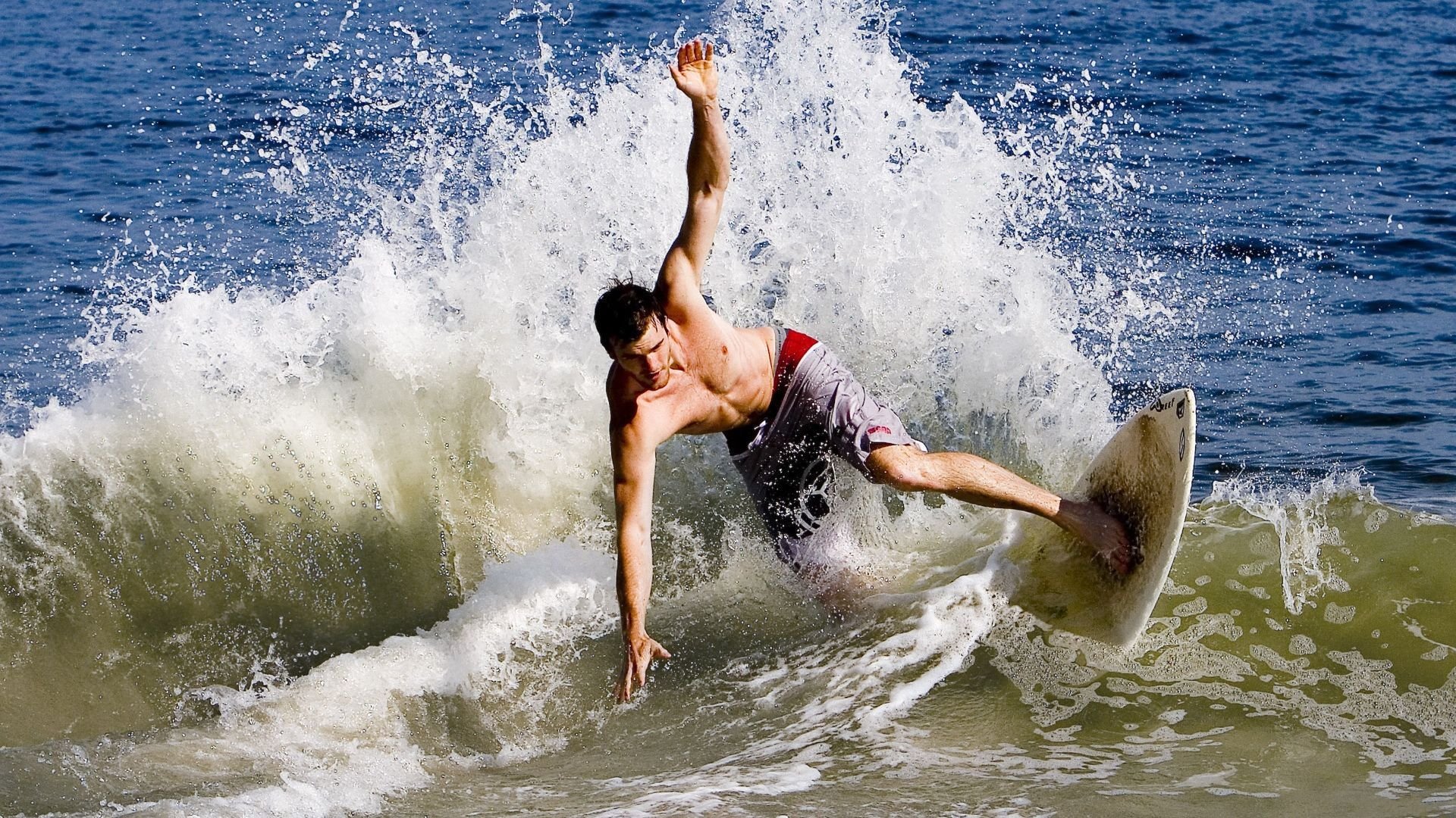 意甲焦点战之夜，凯恩带动全队节奏，战术板上的交响乐