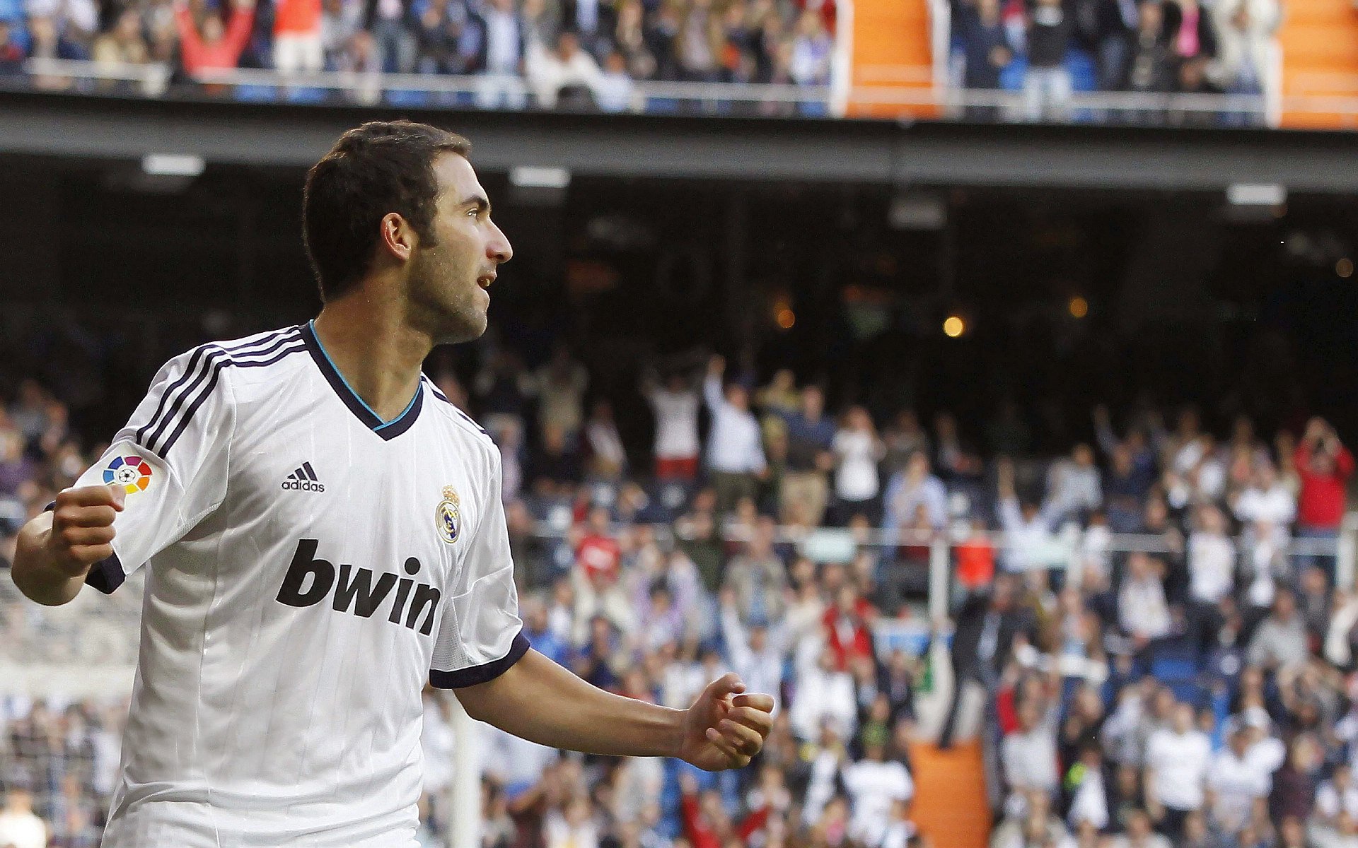 马刺火力压制广东队，哈登成为关键先生